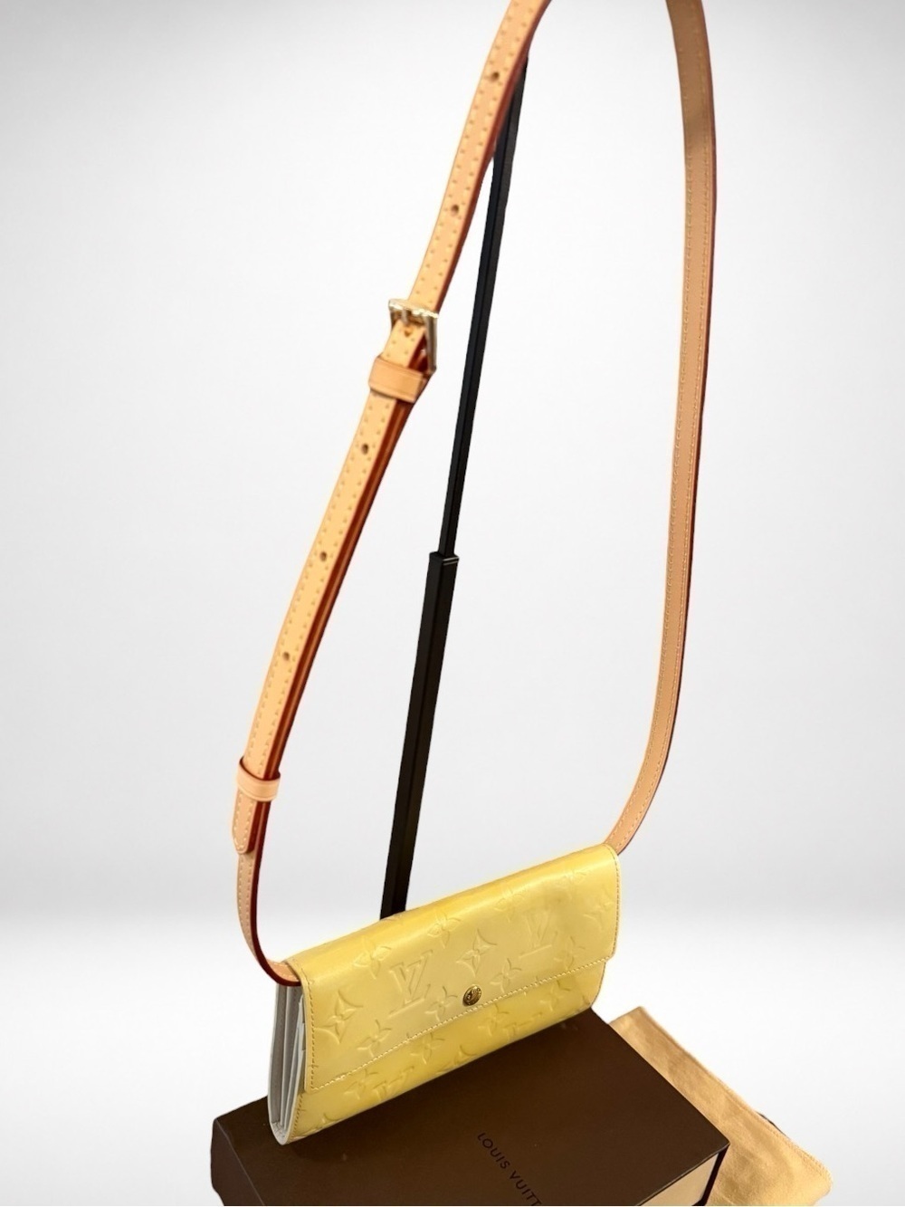 Louis Vuitton Authentic LV Monogram Vernis Sarah Wallet Yellow Crossbody Bag - Picture 4 of 16